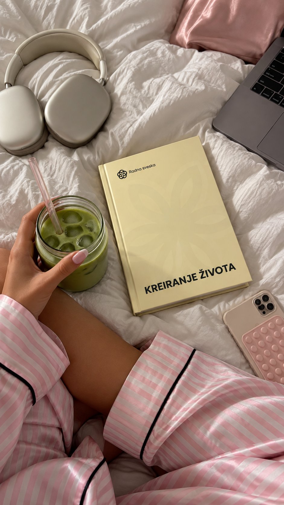 Radna sveska „Kreiranje života“ u rukama